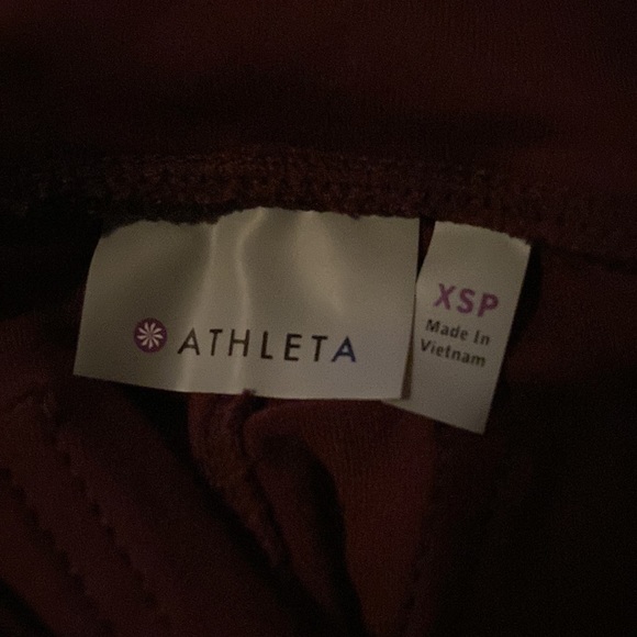 Athleta great stretchy yoga pants with great front and back pockets! - Picture 12 of 14